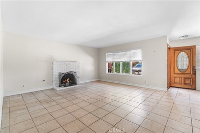 Welcome to this spacious 3-bedroom, 2-bathroom home offering - photo 4
