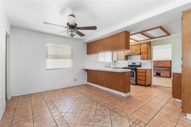 Welcome to this spacious 3-bedroom, 2-bathroom home offering - photo 6