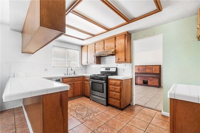 Welcome to this spacious 3-bedroom, 2-bathroom home offering - photo 7