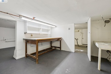 Craftsman Charm Meets Vintage 80s Cool: Flexible Living Just - photo 45