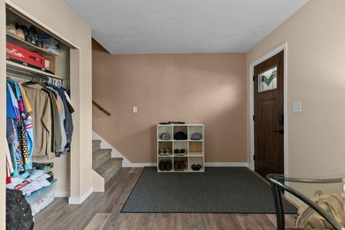 COMPLETELY RENOVATED and move-in ready! This stunning 3-bedroom - photo 5