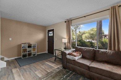 COMPLETELY RENOVATED and move-in ready! This stunning 3-bedroom - photo 6
