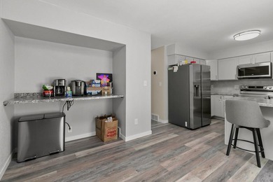COMPLETELY RENOVATED and move-in ready! This stunning 3-bedroom - photo 10