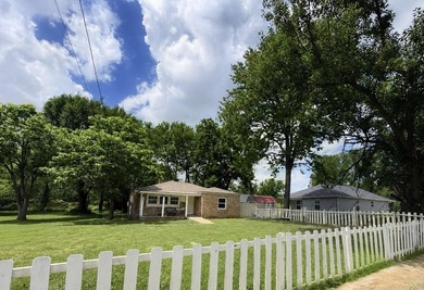 Updated 3 bedroom, 1 bathroom home offering 1,182 square feet of - photo 1