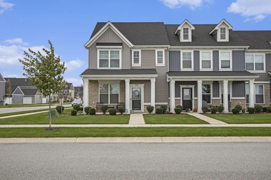 (private lake, pond, creek) Townhome/Townhouse Active Under Contract in Crown Point Indiana