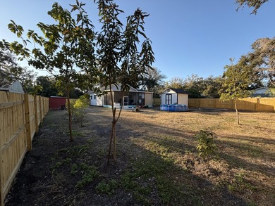 EXCLUSIVE 4/2 SINGLE FAMILY RESIDENCE COMPLETELY RENOVATED IN - photo 11