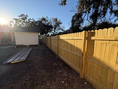 EXCLUSIVE 4/2 SINGLE FAMILY RESIDENCE COMPLETELY RENOVATED IN - photo 12