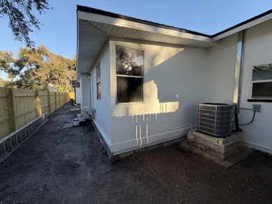 EXCLUSIVE 4/2 SINGLE FAMILY RESIDENCE COMPLETELY RENOVATED IN - photo 16