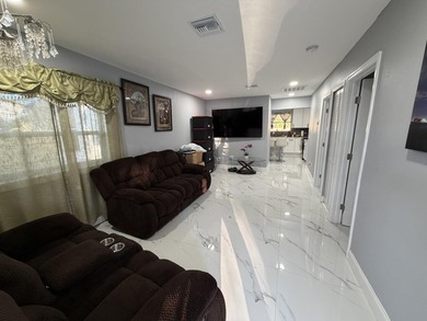 EXCLUSIVE 4/2 SINGLE FAMILY RESIDENCE COMPLETELY RENOVATED IN - photo 17