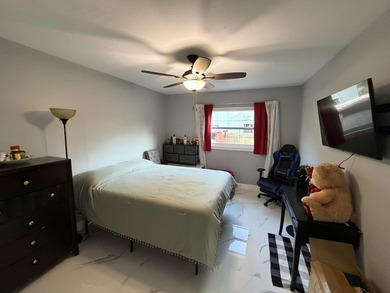 EXCLUSIVE 4/2 SINGLE FAMILY RESIDENCE COMPLETELY RENOVATED IN - photo 24