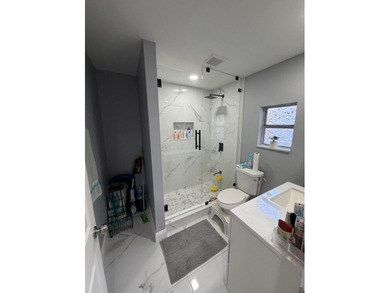 EXCLUSIVE 4/2 SINGLE FAMILY RESIDENCE COMPLETELY RENOVATED IN - photo 33