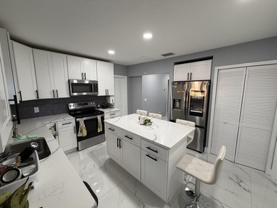 EXCLUSIVE 4/2 SINGLE FAMILY RESIDENCE COMPLETELY RENOVATED IN - photo 36