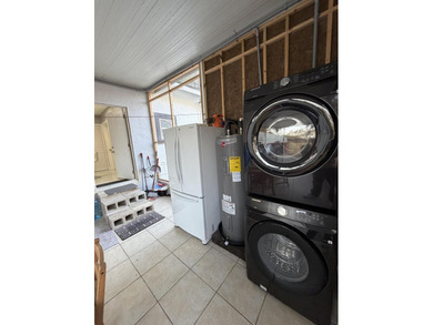 EXCLUSIVE 4/2 SINGLE FAMILY RESIDENCE COMPLETELY RENOVATED IN - photo 41