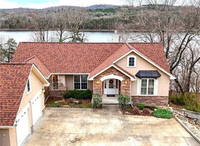 Table Rock Lake - Carroll County Home For Sale in Holiday Island Arkansas