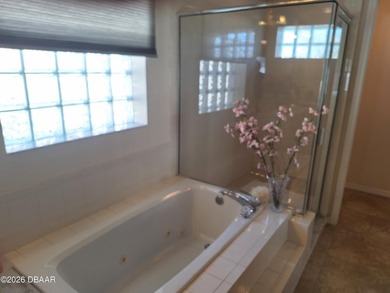 OUTSTANDING & RARE VANACORE CUSTOM HOME-Gorgeous Hibiscus 1 - photo 13