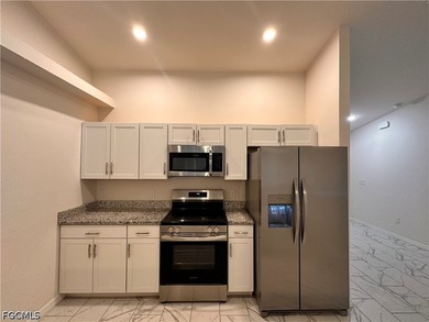 NO FLOOD INSURANCE REQUIRED & NO HOA This is 6-bedrooms 4-bath - photo 4