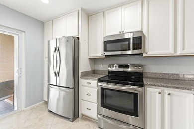 End-unit condo in 55+ community offering added privacy, abundant - photo 4
