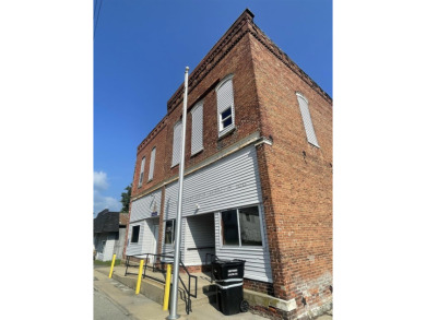 Retail/Mixed Use building on Main Street in Larwill! Building is