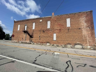 Retail/Mixed Use building on Main Street in Larwill! Building is