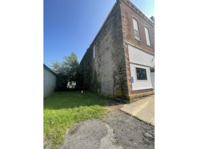 Retail/Mixed Use building on Main Street in Larwill! Building is