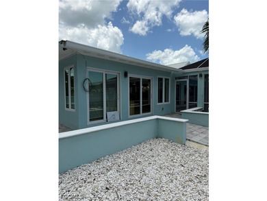 Wake up to stunning canal views that open onto a wide, tranquil - photo 9