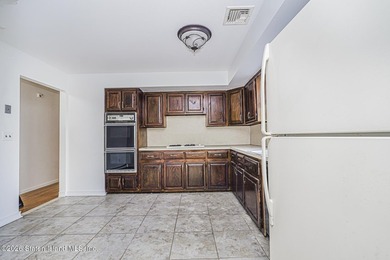 Welcome to 233 Eylandt St! This spacious 2-family home is - photo 11
