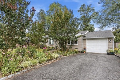 Welcome to this beautifully maintained 3 bedroom ranch nestled - photo 2