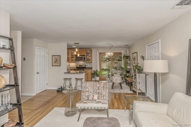 Welcome to this beautifully maintained 3 bedroom ranch nestled - photo 4