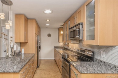 Welcome to this beautifully maintained 3 bedroom ranch nestled - photo 5
