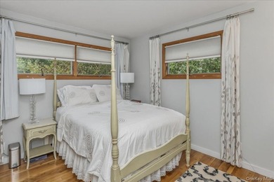 Welcome to this beautifully maintained 3 bedroom ranch nestled - photo 10