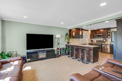 Beautiful Expanded Cape featuring updated Kitchen with stainless - photo 3