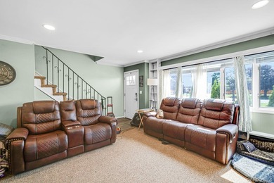 Beautiful Expanded Cape featuring updated Kitchen with stainless - photo 5
