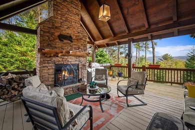 Privately situated stunning 3-bedroom, 3-bath prow-front home - photo 4