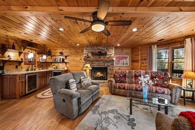 Privately situated stunning 3-bedroom, 3-bath prow-front home - photo 6