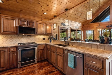 Privately situated stunning 3-bedroom, 3-bath prow-front home - photo 7