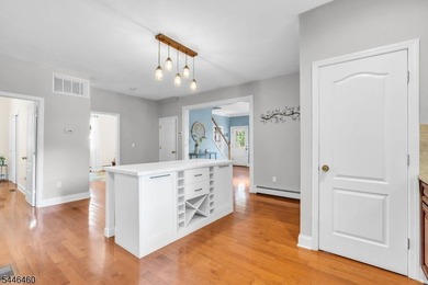 Space, sunlight and the Lake Hopatcong lifestyle come together - photo 16