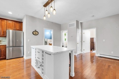 Space, sunlight and the Lake Hopatcong lifestyle come together - photo 17