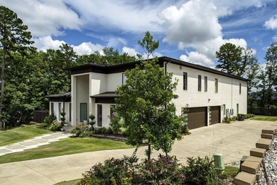 Luxurious, custom-built contemporary home built by Melinda - photo 1