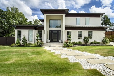 Luxurious, custom-built contemporary home built by Melinda - photo 2