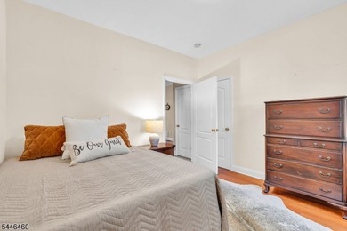 Space, sunlight and the Lake Hopatcong lifestyle come together - photo 25