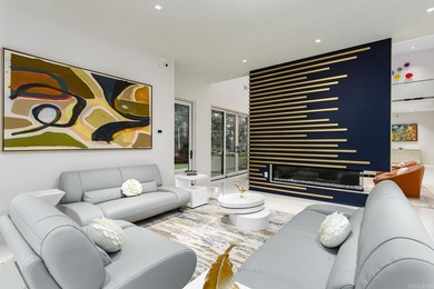 Luxurious, custom-built contemporary home built by Melinda - photo 6