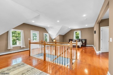 Space, sunlight and the Lake Hopatcong lifestyle come together - photo 33