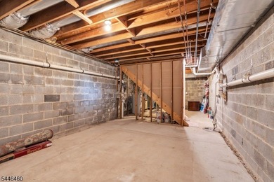 Space, sunlight and the Lake Hopatcong lifestyle come together - photo 44
