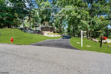 Space, sunlight and the Lake Hopatcong lifestyle come together - photo 48