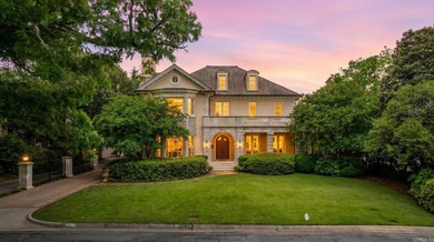 A perfectly positioned Heights home across the street from the - photo 4