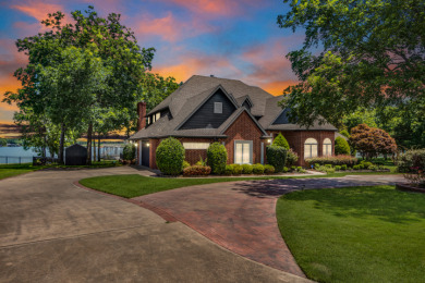 Beautiful waterfront home on Richland Chambers, Boathouse & More - Lake Home For Sale in Corsicana, Texas