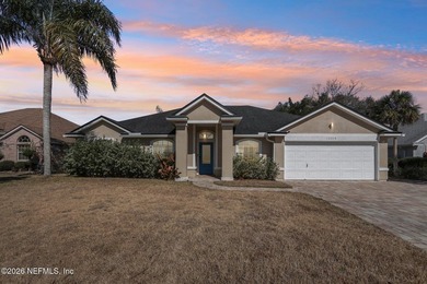 LOCATION LOCATION LOCATION. Located close to beaches, downtown - photo 1