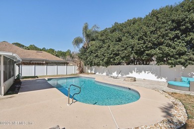 LOCATION LOCATION LOCATION. Located close to beaches, downtown - photo 3