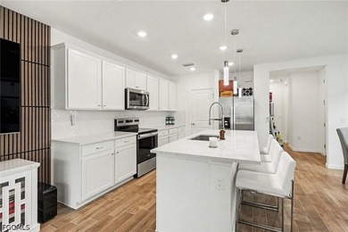 End-unit townhome with OVER $24,500 IN BUILDER UPGRADES. Custom - photo 10
