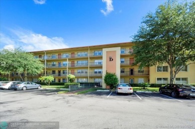 (private lake, pond, creek) Condo For Sale in Hollywood Florida